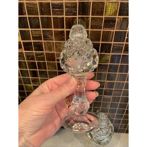 VTG Diamond Cut Glass Pedestal Salt Pepper Shakers Screw Cap Starburst Etched - Picture 4 of 6